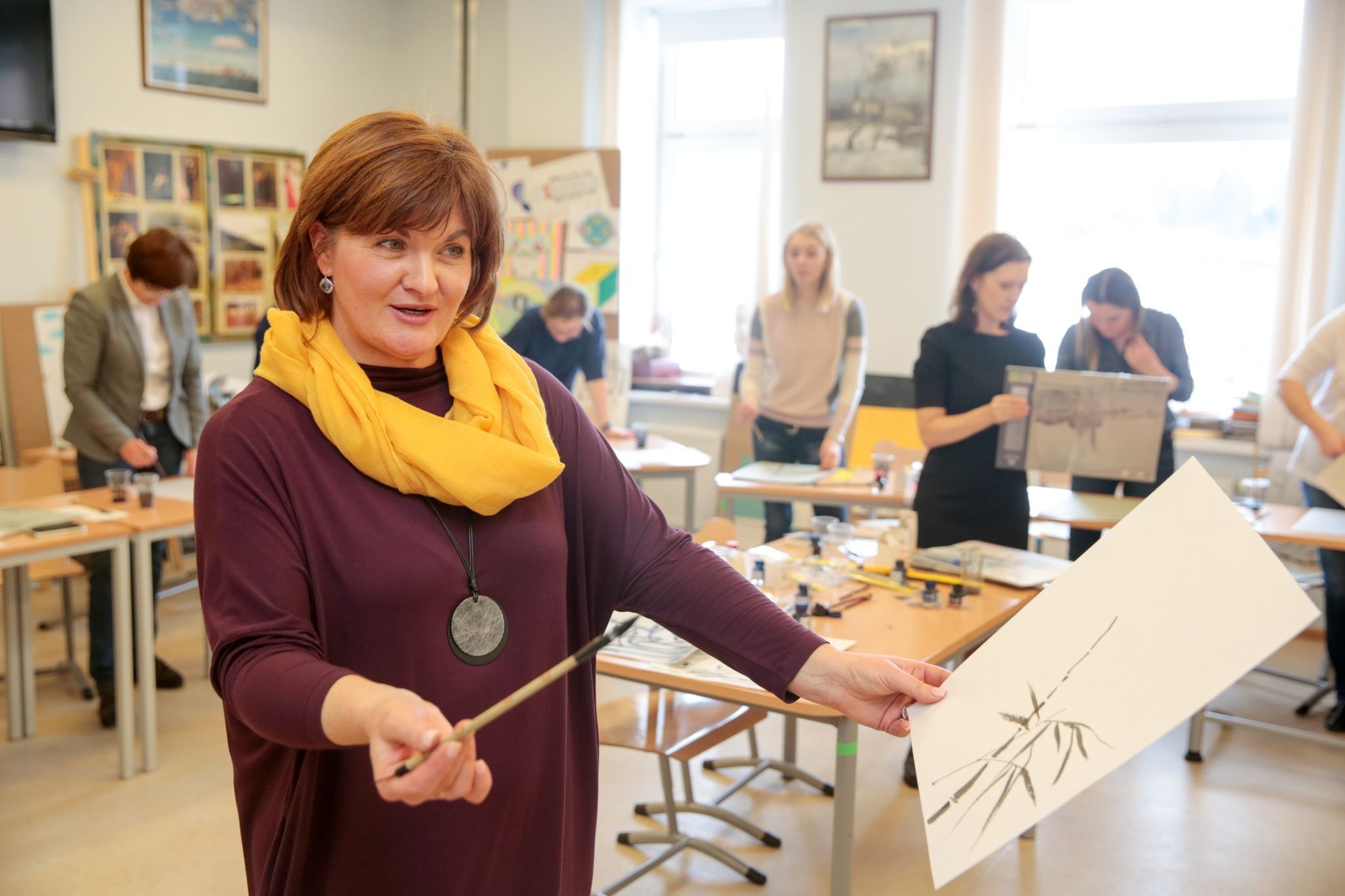 Преподаватели взяли в руки кисти и тушь