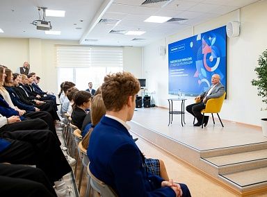 Встреча гимназистов с председателем попечительского совета Павловской гимназии Сергеем Викторовичем Бачиным